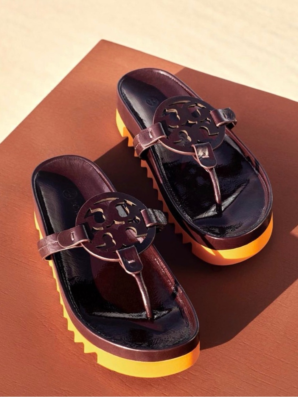 TORY BURCH MILLER CLOUD LUG FLIP FLOP IN PLUM / ORANGE CITRINE 6